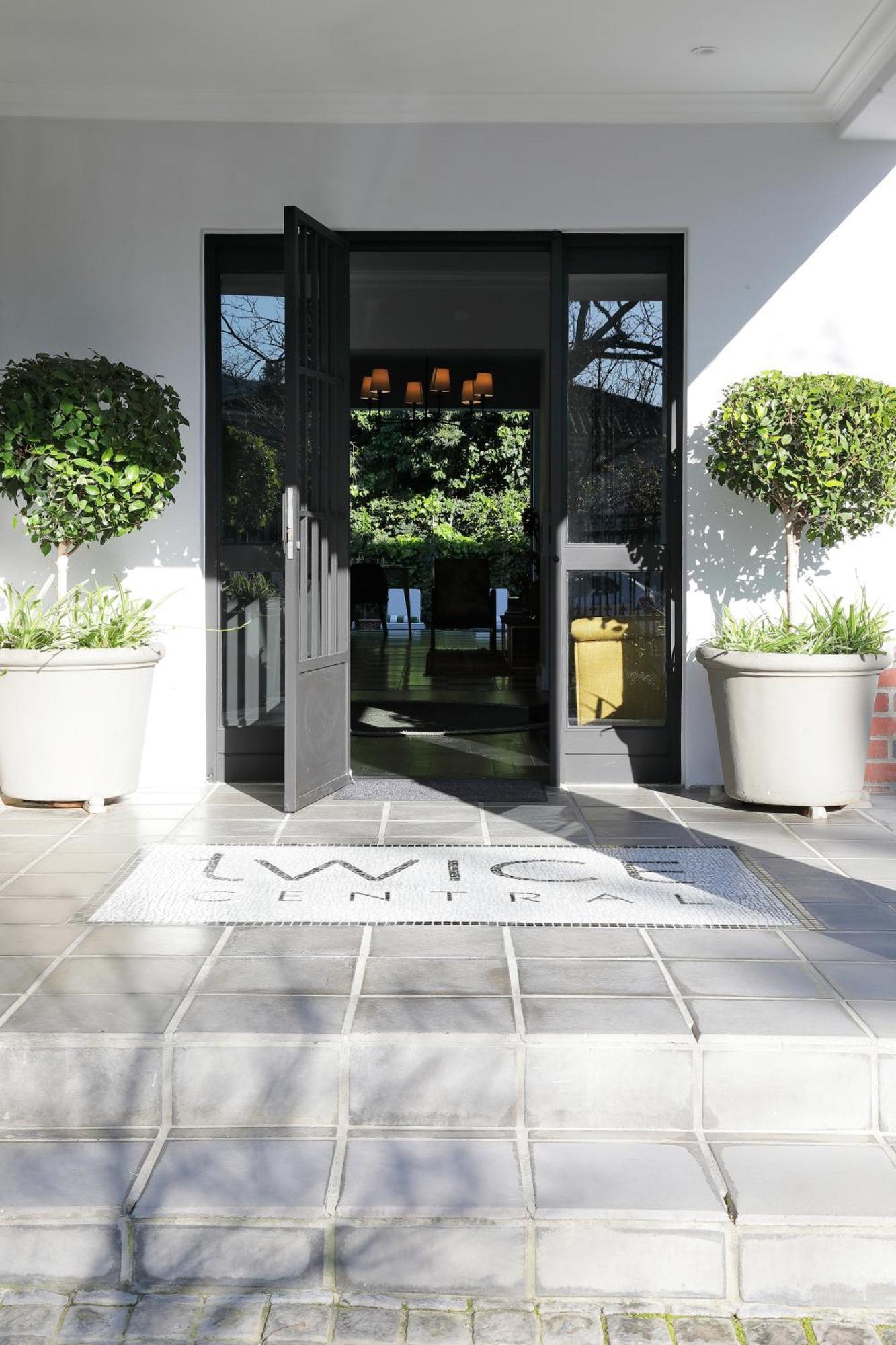 Twice Central Guest House Stellenbosch Ngoại thất bức ảnh